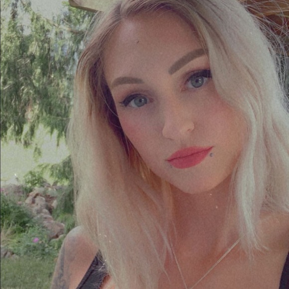 Meet your Posher, Ava - Picture 1 of 1